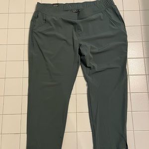 NWT Women’s Eddie Bauer Traveler Ankle Pants Lightweight Green Size XXL